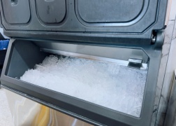 Eiswuerfelmaschine-Eiswuerfelbereiter-in-der-Naehe-Lueneburg-Uelzen-Soltau