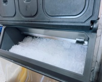 Eiswuerfelmaschine-Eiswuerfelbereiter-in-der-Naehe-Lueneburg-Uelzen-Soltau